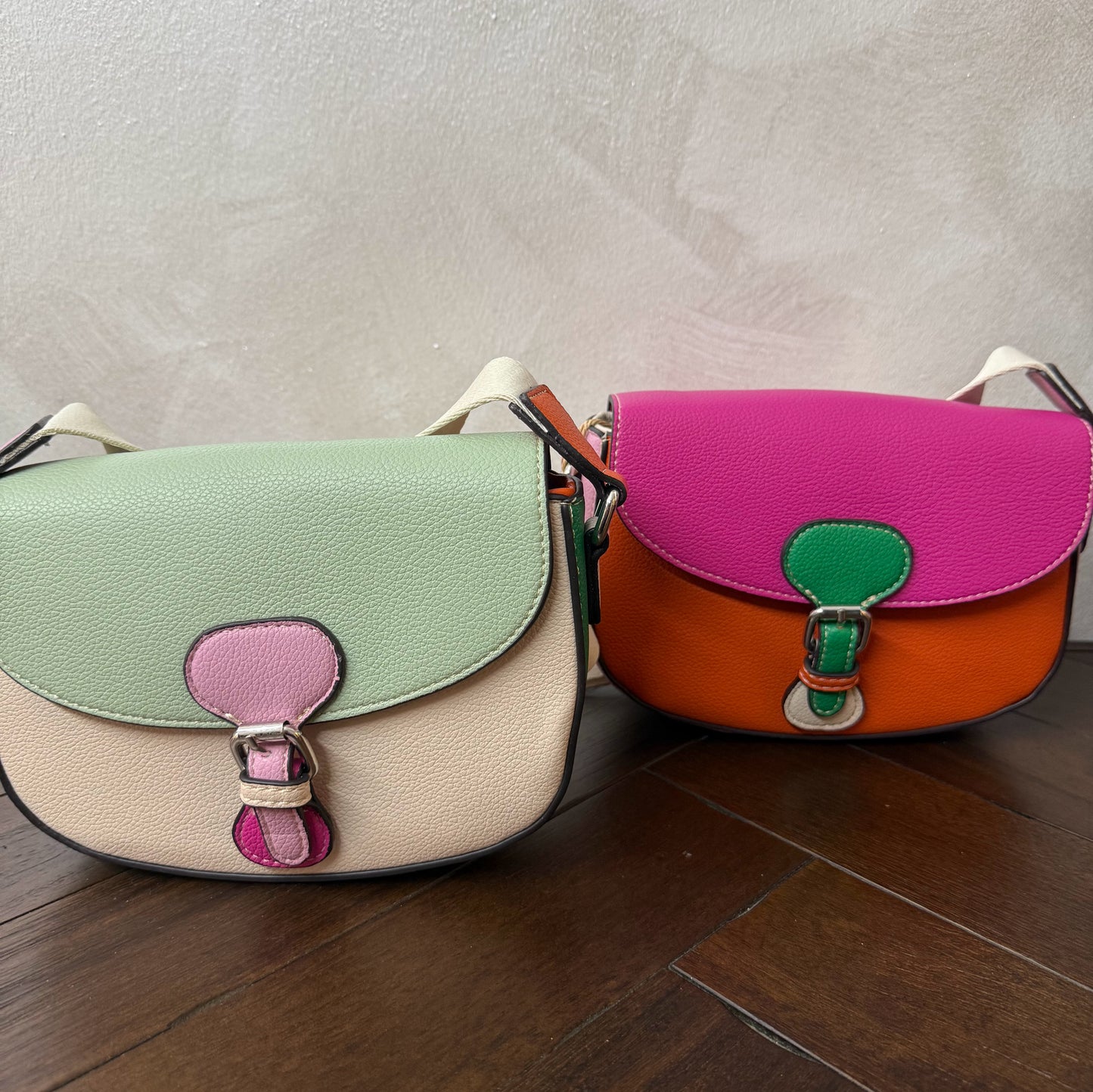 Bolso Bandolera multicolor fuertes.