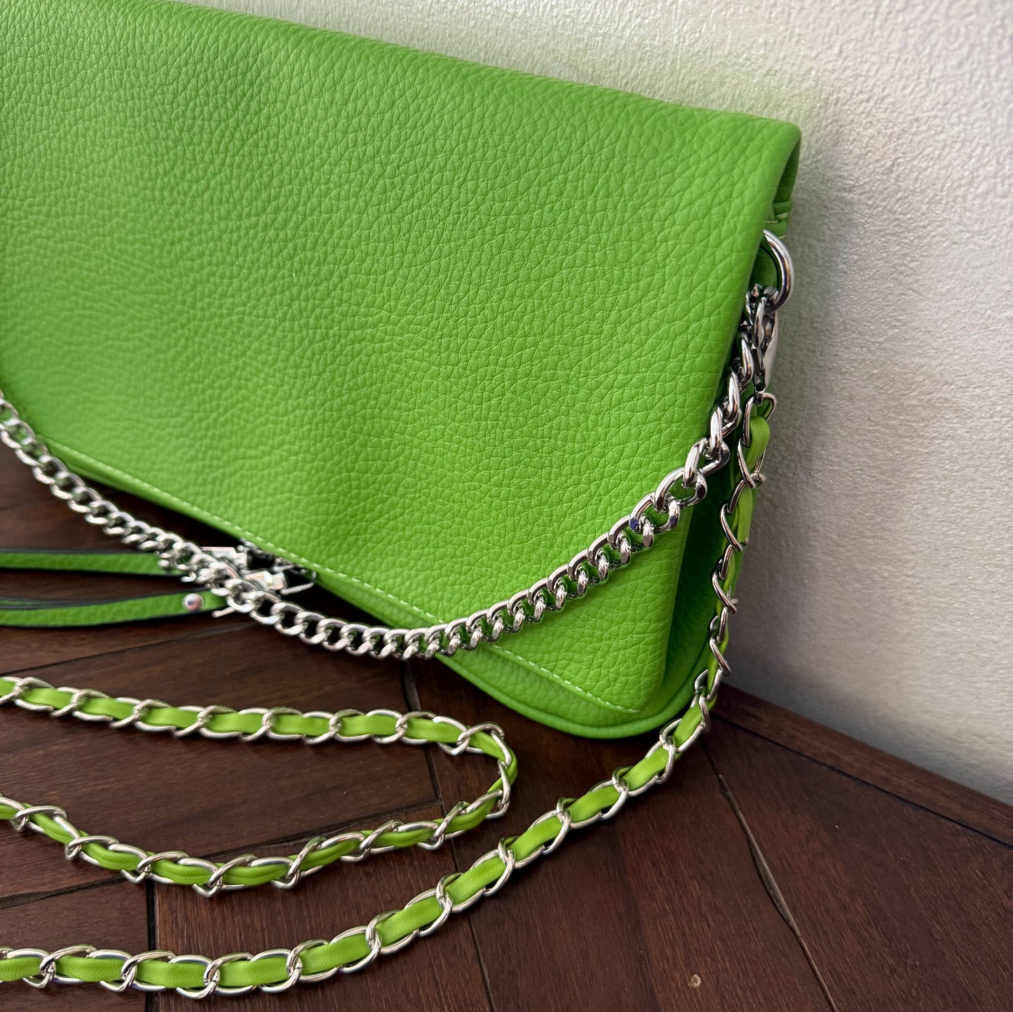 Bolso de hombro y bandolera con solapa