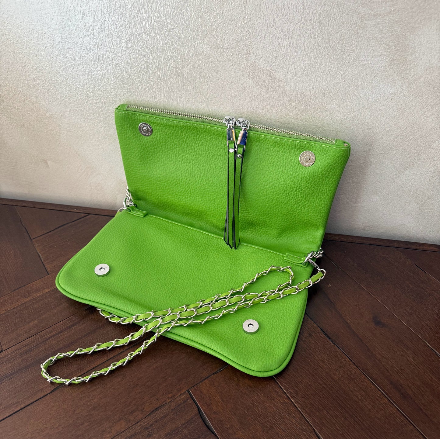 Bolso de hombro y bandolera con solapa