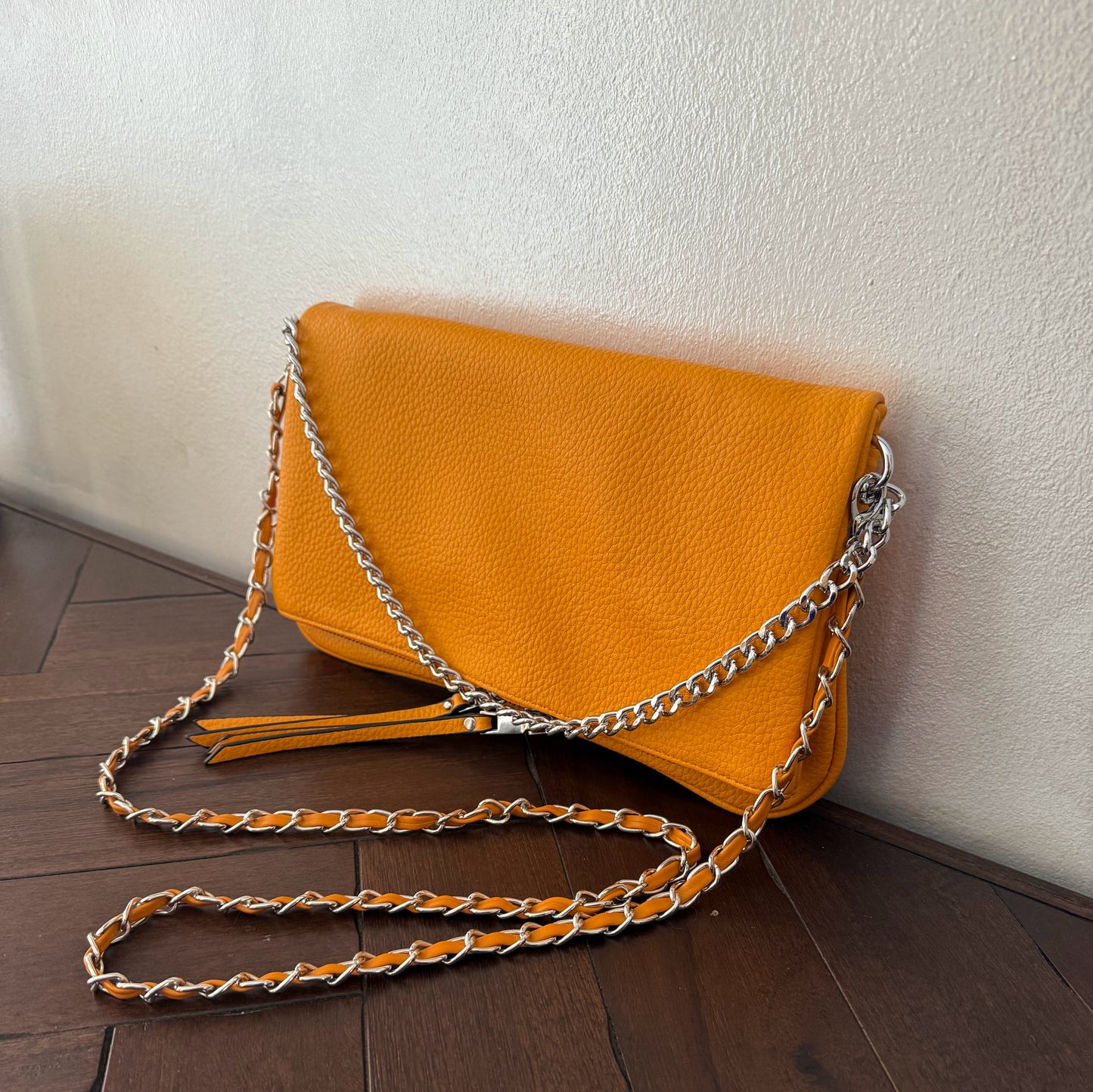 Bolso de hombro y bandolera con solapa