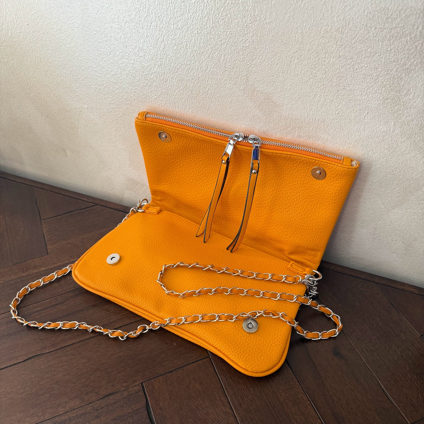 Bolso de hombro y bandolera con solapa