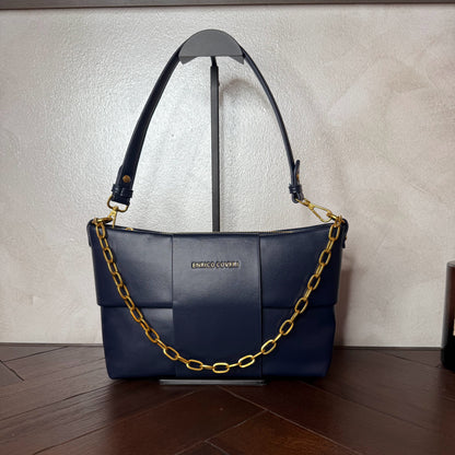 Bolso acolchado con cadena dorada, asa corta y bandolera
