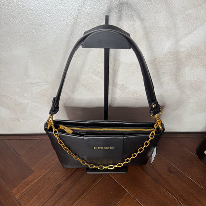 Bolso acolchado con cadena dorada, asa corta y bandolera