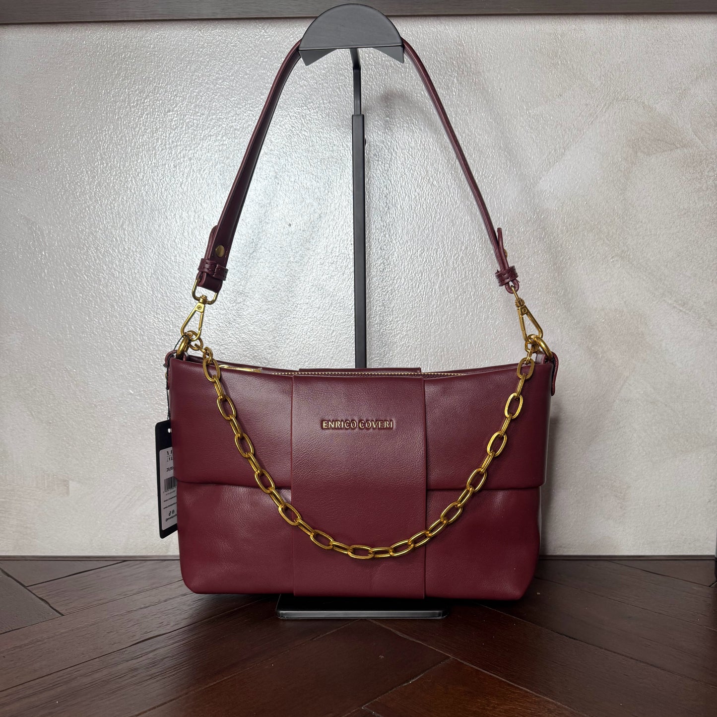 Bolso acolchado con cadena dorada, asa corta y bandolera