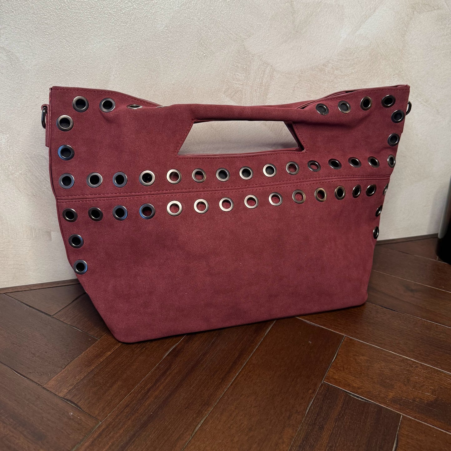Bolso shopper con ojales metálicos