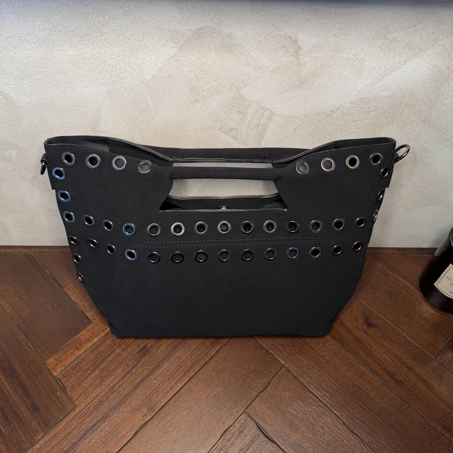 Bolso shopper con ojales metálicos