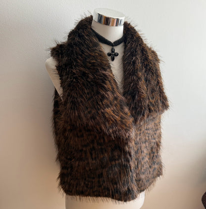 Chaleco de pelo super suave con bolsillos de leopardo.