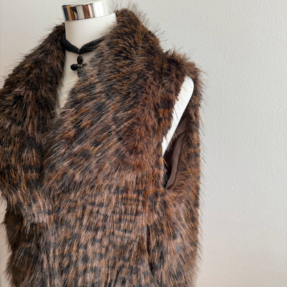 Chaleco de pelo super suave con bolsillos de leopardo.