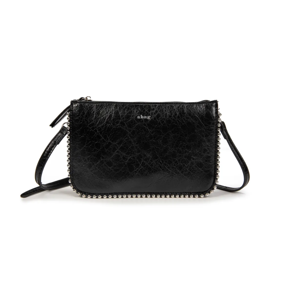Bolso bandolera con cadena de bolitas plateadas.