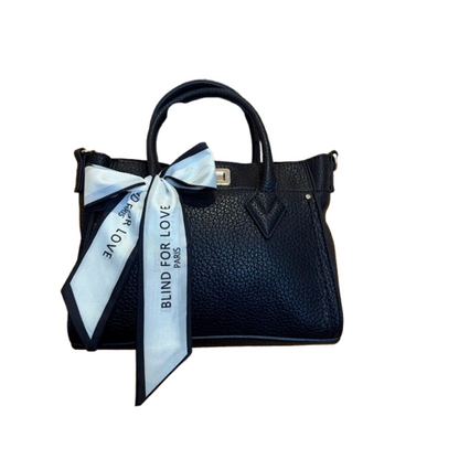 Bolso de ecopiel negro con lazo “Blind for Love” – Estilo parisino elegante.