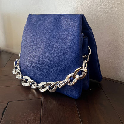 Bolso ecopiel con cadena plateada