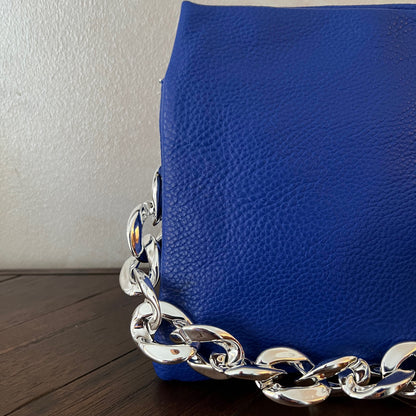 Bolso ecopiel con cadena plateada