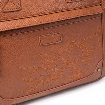 Maletín para portátil de 14” con bordado floral – Elegancia y funcionalidad en un solo diseño.