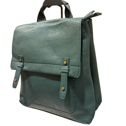 Mochila de mujer estilo urbano en ecopiel suave con dos departamentos.