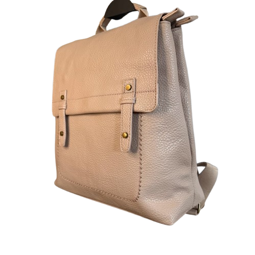 Mochila de mujer estilo urbano en ecopiel suave con dos departamentos.