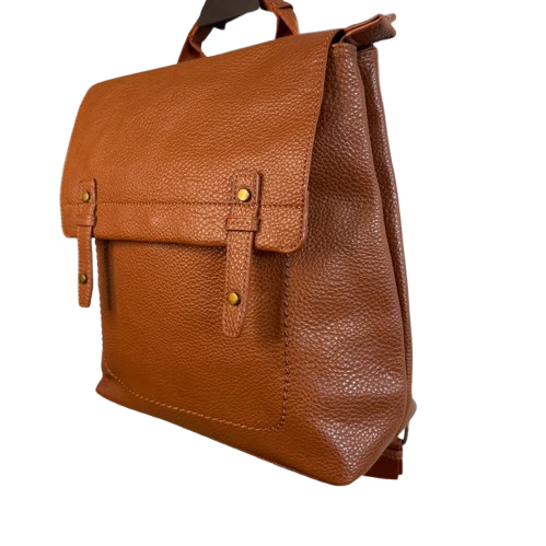 Mochila de mujer estilo urbano en ecopiel suave con dos departamentos.