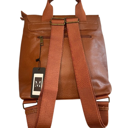 Mochila de mujer estilo urbano en ecopiel suave con dos departamentos.