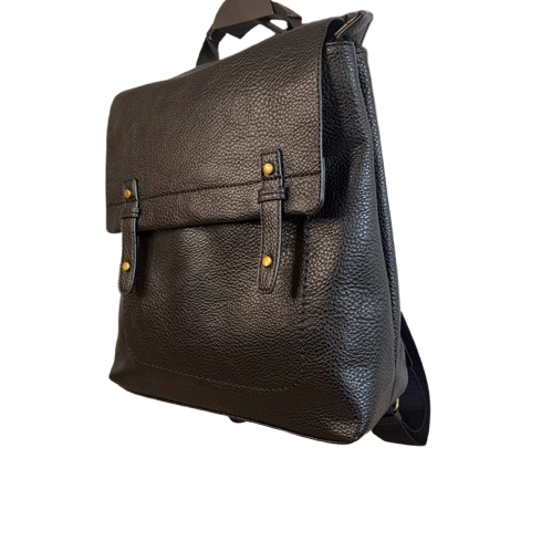 Mochila de mujer estilo urbano en ecopiel suave con dos departamentos.