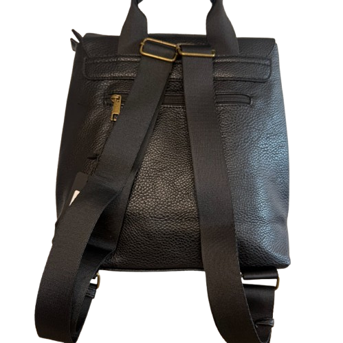 Mochila de mujer estilo urbano en ecopiel suave con dos departamentos.