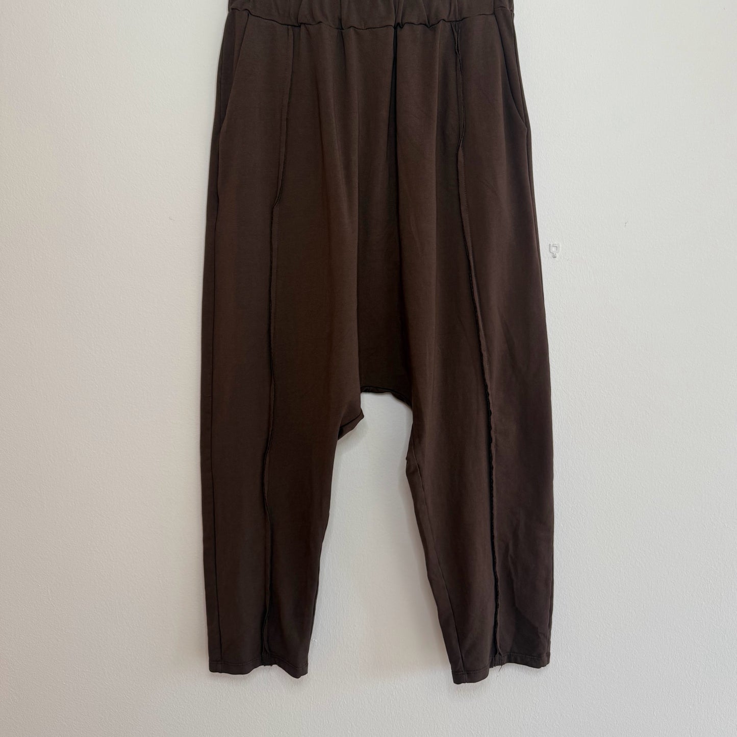 Conjunto de dos piezas estilo casual disponible en varios colores