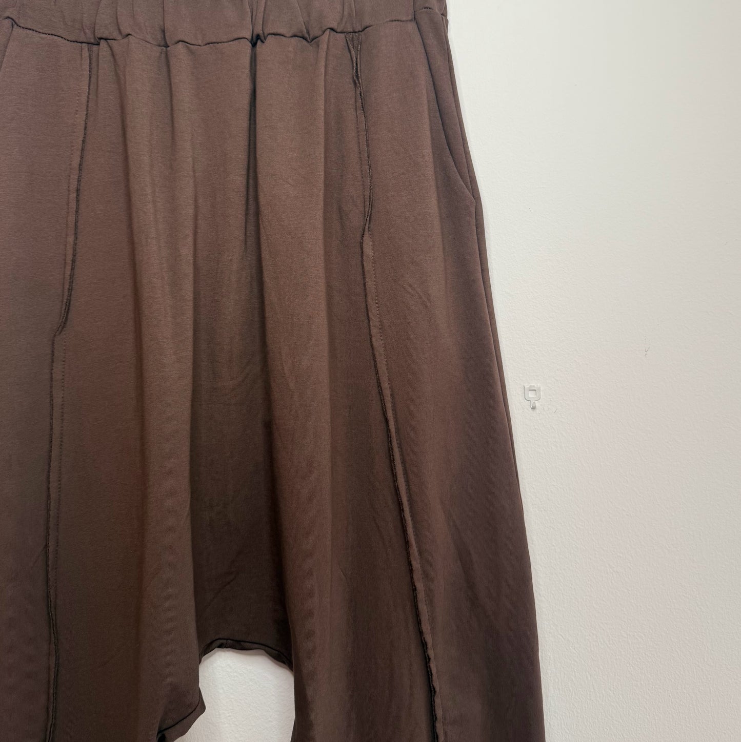 Conjunto de dos piezas estilo casual disponible en varios colores