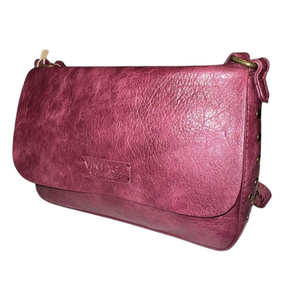 Bolso bandolera de ecopiel granate con tachuelas