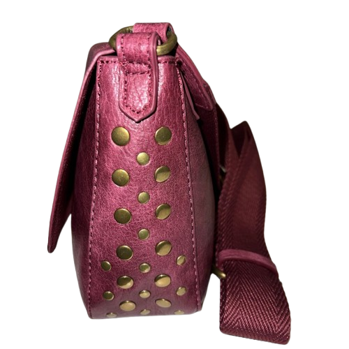Bolso bandolera de ecopiel granate con tachuelas