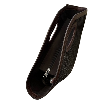 Interior del bolso capazo de rafia negro choco con cremallera