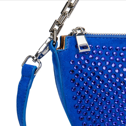 Detalle cierre y herrajes bolso azul klein con strass