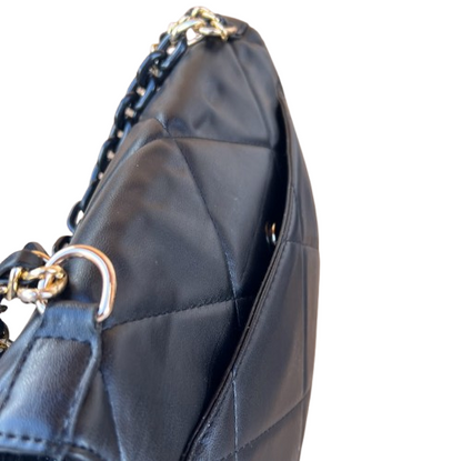 👜 Bolso acolchado negro con cadena dorada estilo clásico y sofisticado