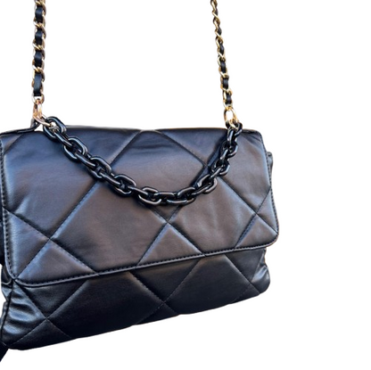 👜 Bolso acolchado negro con cadena dorada estilo clásico y sofisticado