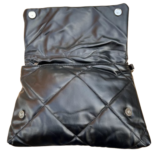 👜 Bolso acolchado negro con cadena plateada de diseño elegante y moderno
