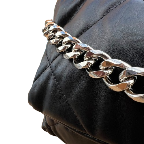 👜 Bolso acolchado negro con cadena plateada de diseño elegante y moderno