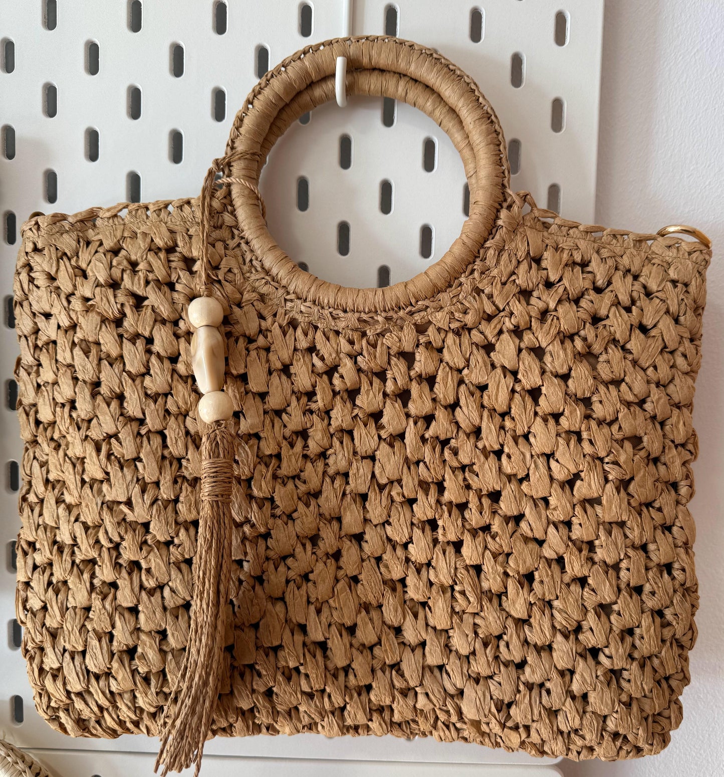 Bolso de rafia natural con asa de mano y larga para colgar