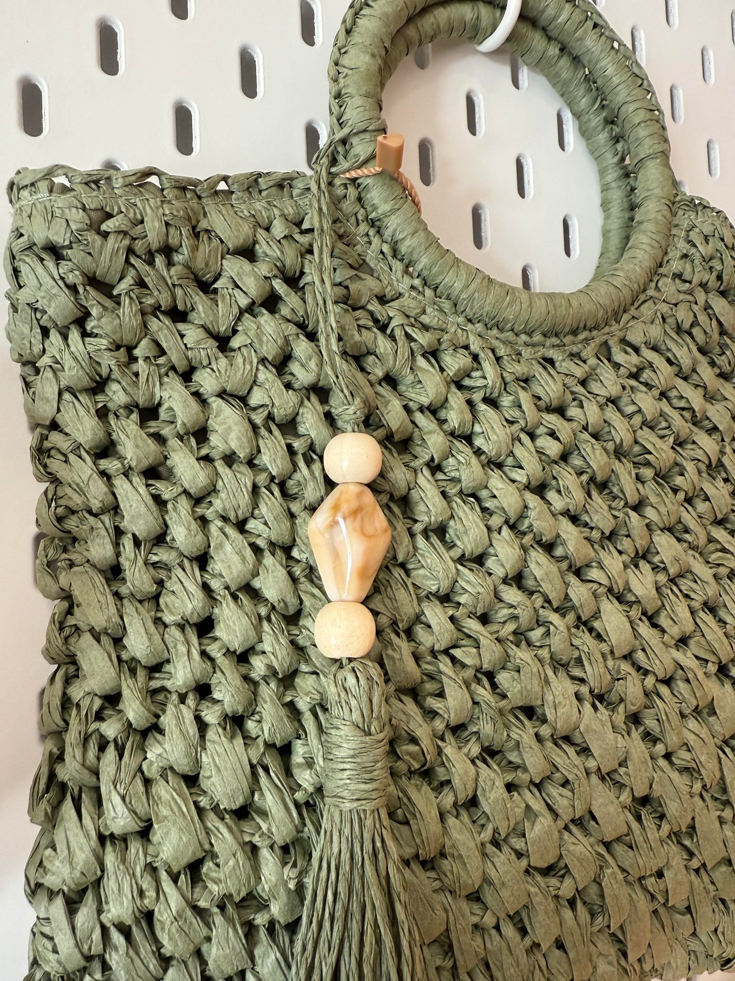 Bolso de rafia natural con asa de mano y larga para colgar